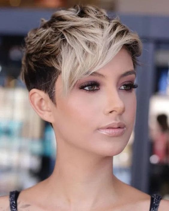 Explore 2025’s most stylish short haircut ideas for thick hair with layers, bangs, and cuts perfect for round faces